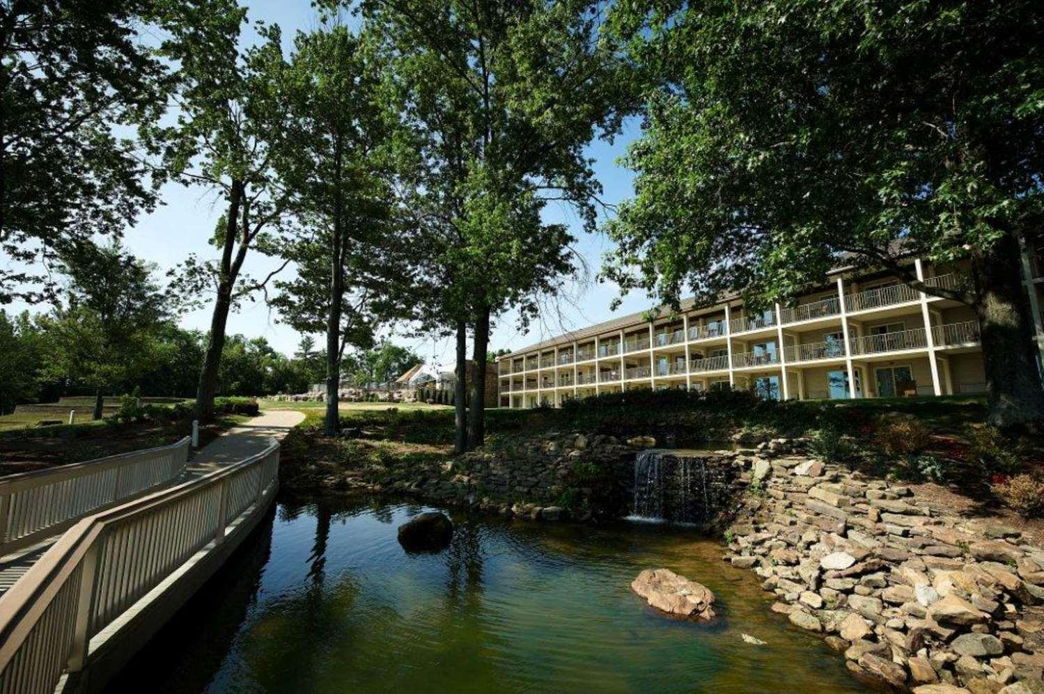 Fourwinds Lakeside Inn & Marina ブルーミントン エクステリア 写真